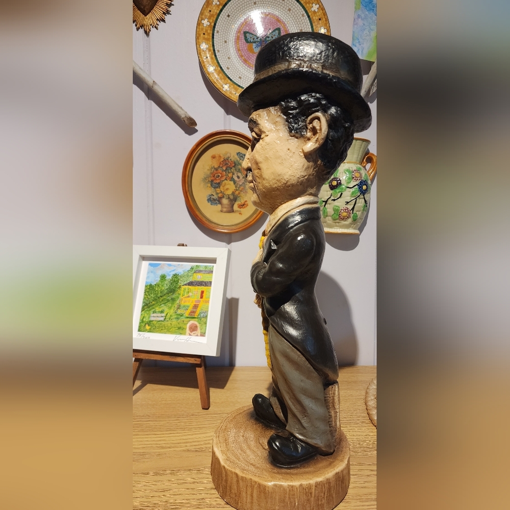Charlie Chaplin Statue - Picture 4 of 6
